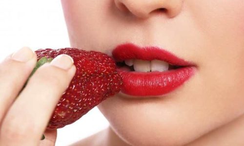 SexoOral woman-lips-and-strawberry