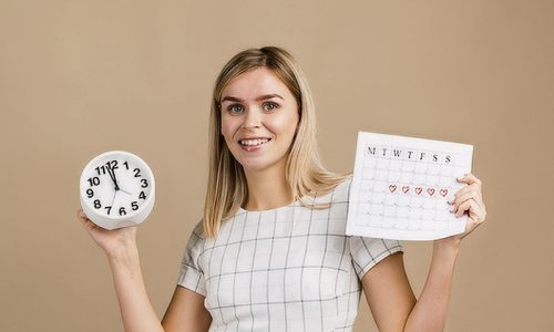 smiley-woman-holding-clock-her-period-calendar